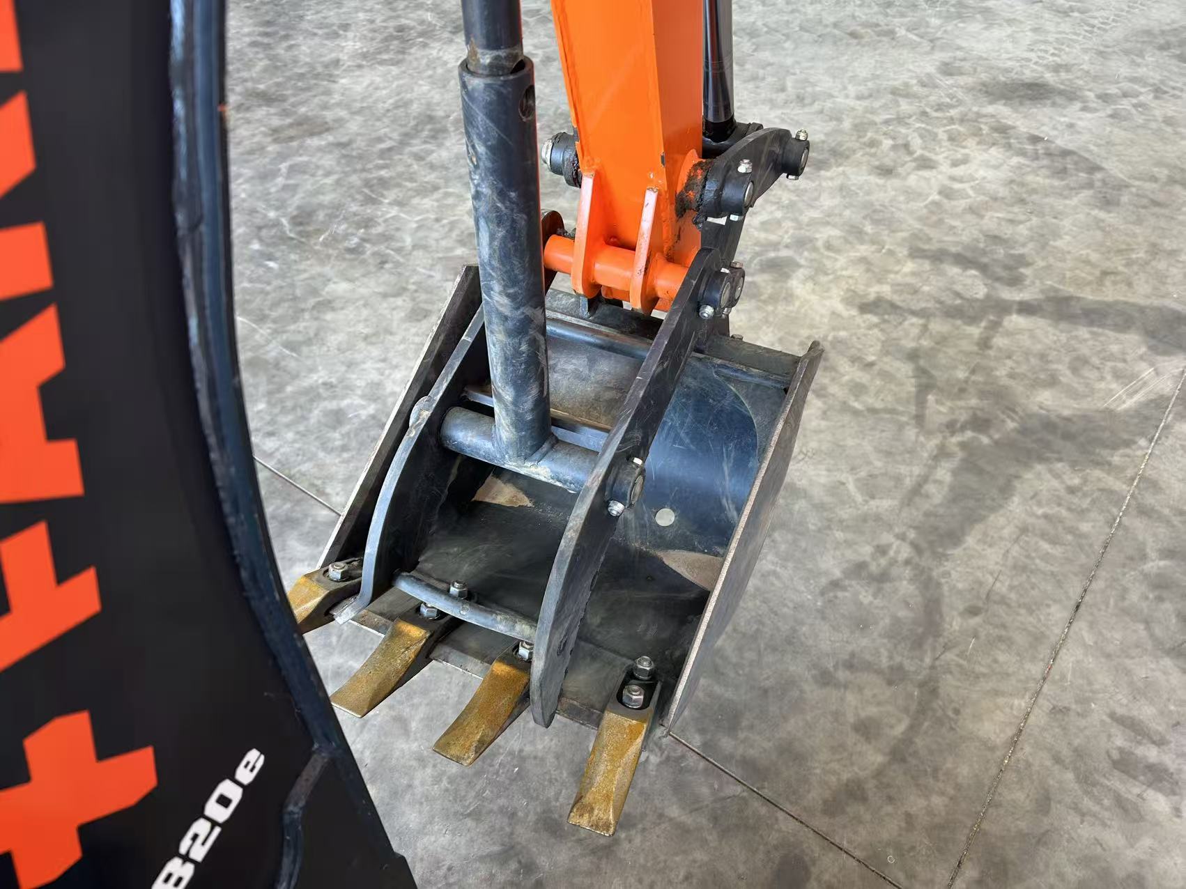 Used 8'2" Tractor  Backhoe with Curved Boom, 15" Bucket, Mechanical Grapple Thumb, Self-Contained Gear Pump&Hydraulic Reservoir included, for 30-65 HP, Cat 1&2 Hookup, BH820e